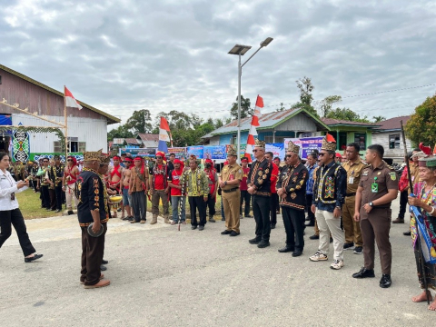 Penyambutan Bupati Malinau dan Tamu Undangan Penye